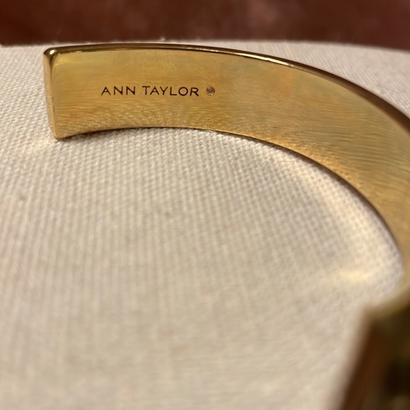 Anne Taylor gold tone bangle with rhinestone accents and “twist” detail! - Picture 8 of 14